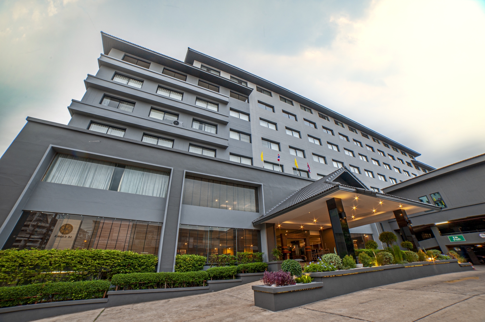 Le Cassia Hotel โรงแรมเลอ แคสเซีย ห้องประชุมและจัดเลี้ยง รองรับการจัดงานตั้งแต่ 20 – 400 ท่านที่จอดรถกว้างขวางปลอดภัย