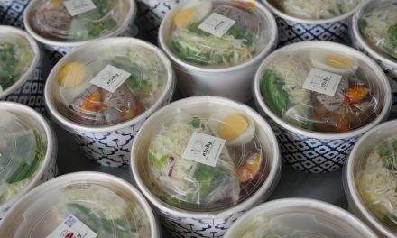 ข้าวกล่องขอนแก่น – ขนมจีนน้ำยาแกงเขียวหวานไก่ไข่ต้มก็มา!