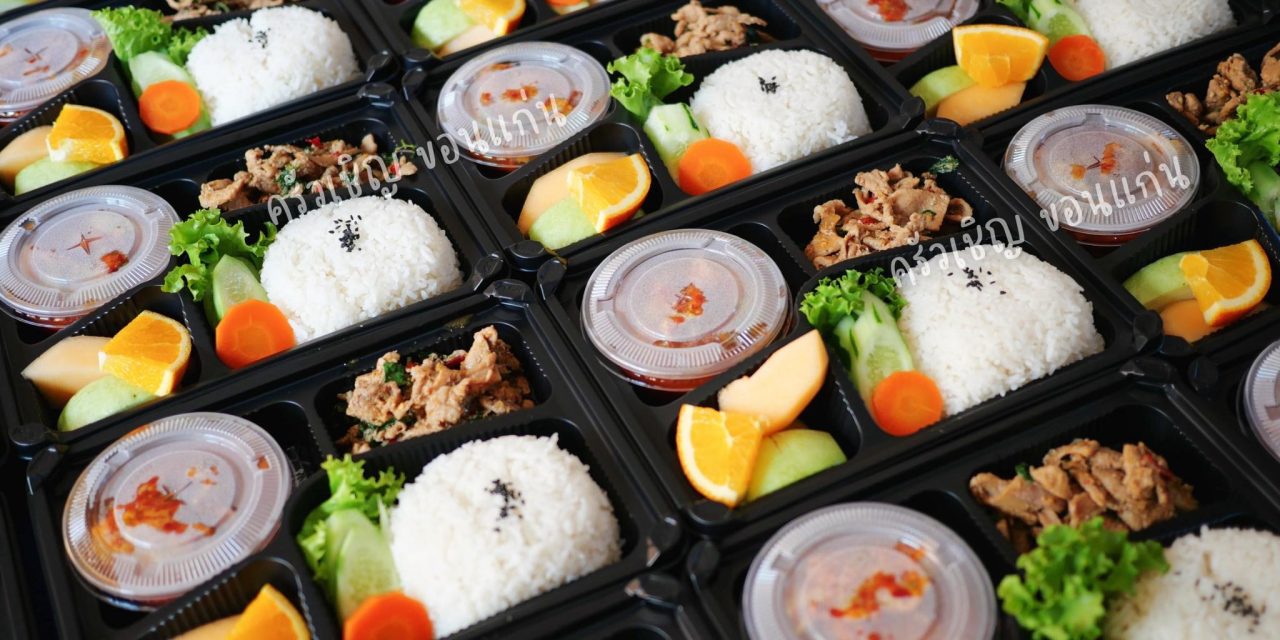 เข้ากันอยู่น๊าาา จะว่าไป😋😋 Set B 🍱 กะเพราหมู แกงส้มชะอมไข่ ผลไม้🍊 ข้าวกล่องขอนแก่น