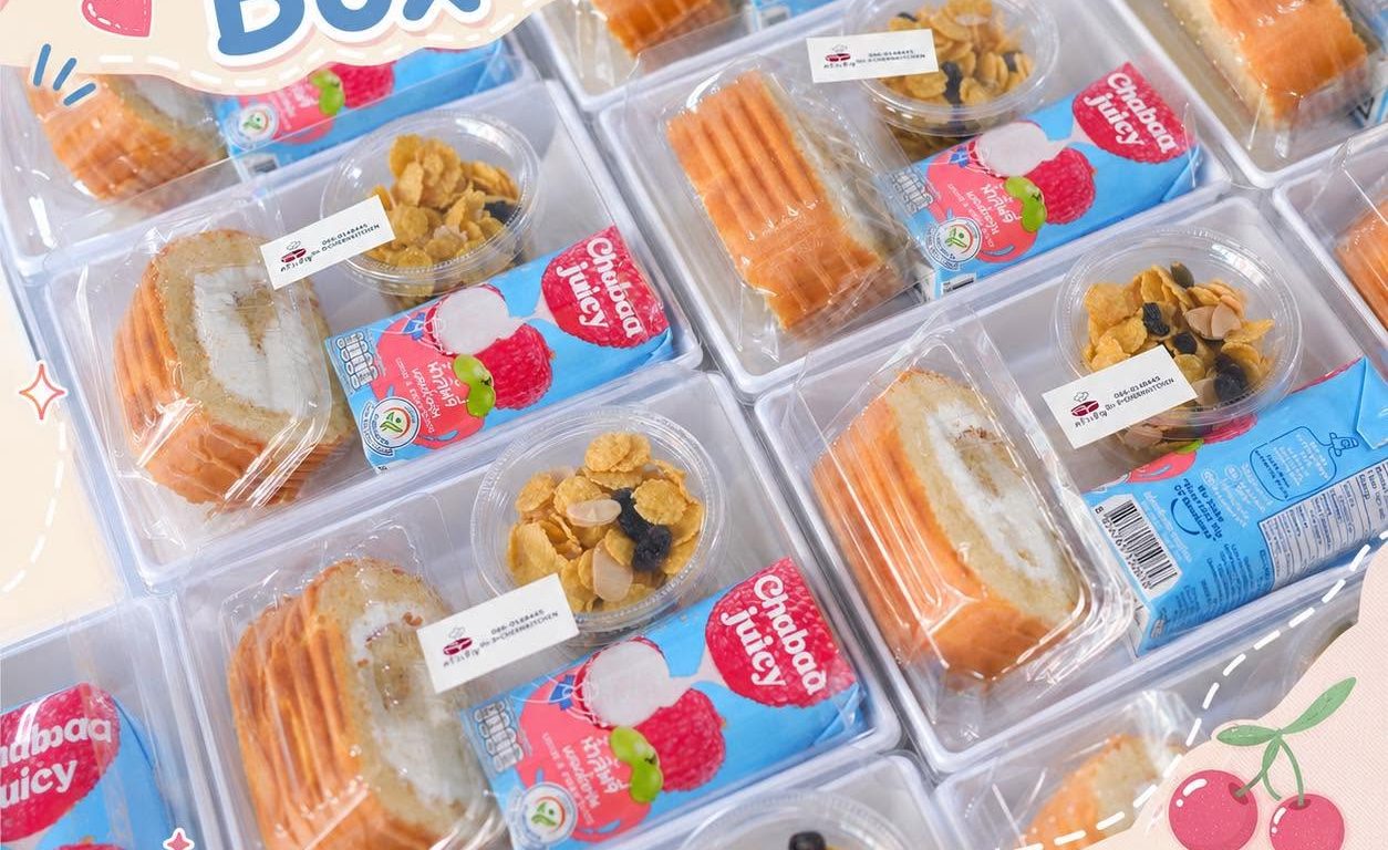 Snack Box •เค้กโรลวนิลา •คอนเฟล็กซ์ •น้ำผลไม้